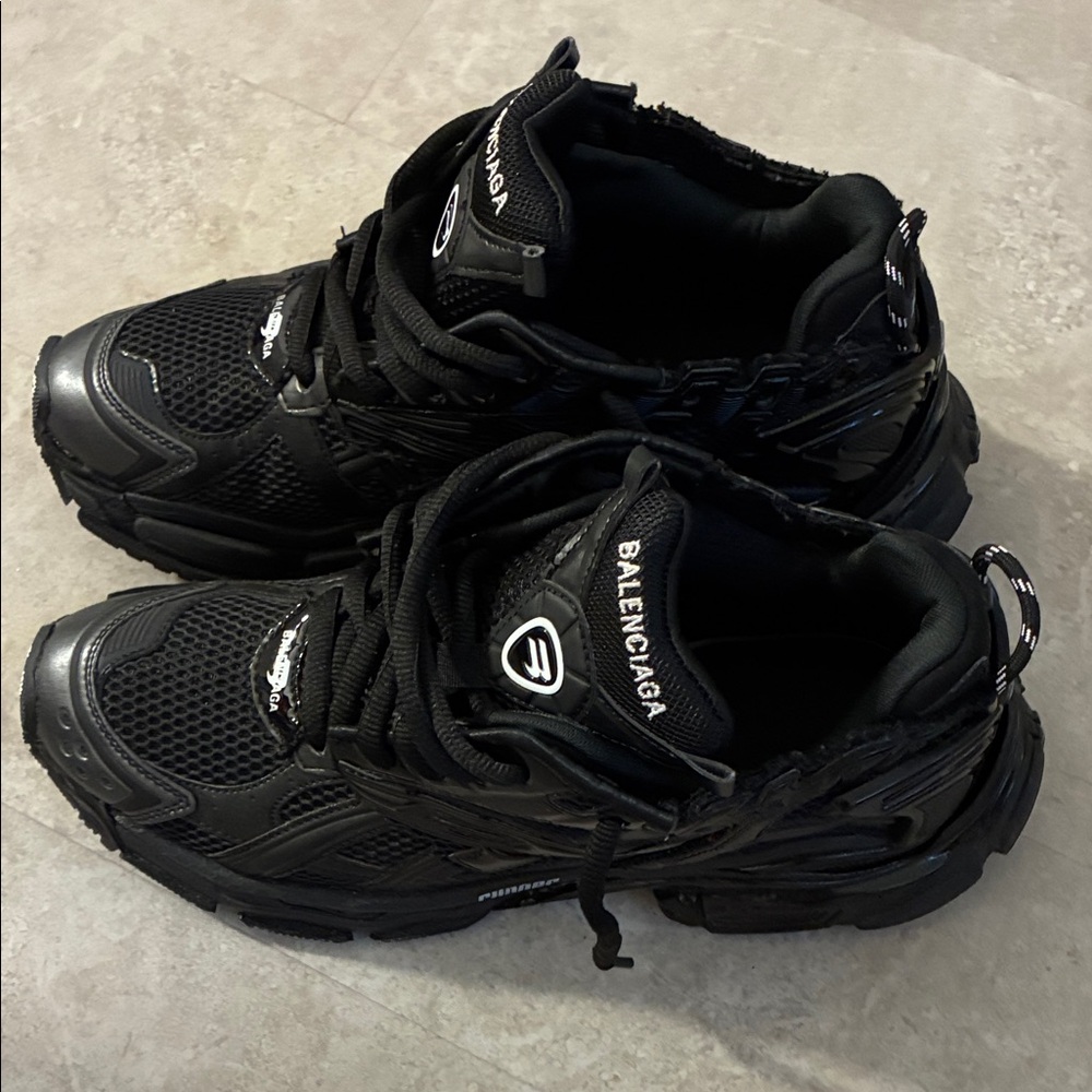 Balenciaga Runners Black Athletic Shoes - Picture 2 of 7